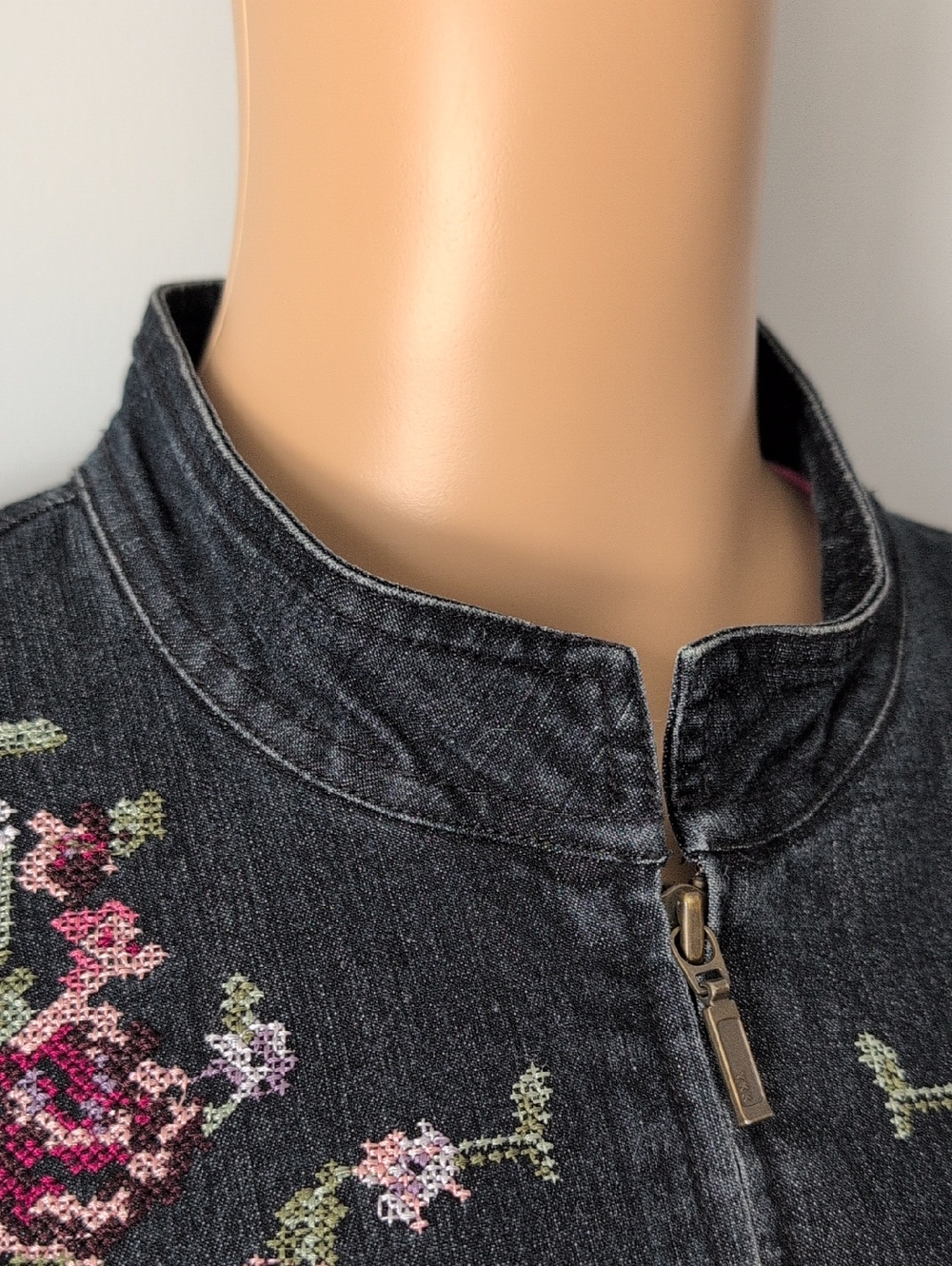 Cottagecore Embroidered Denim Jacket XL Dark Wash Floral Cross Stitch - Picture 4 of 13